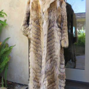 FABULOUS  FULL -LENGTH  CANADIAN   WOLF COAT